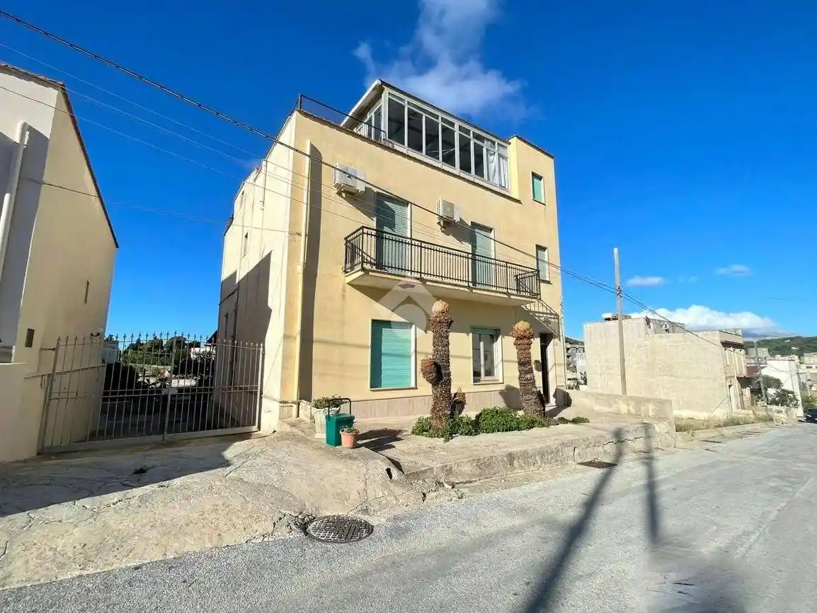 Palazzo - Edificio in vendita a Valderice