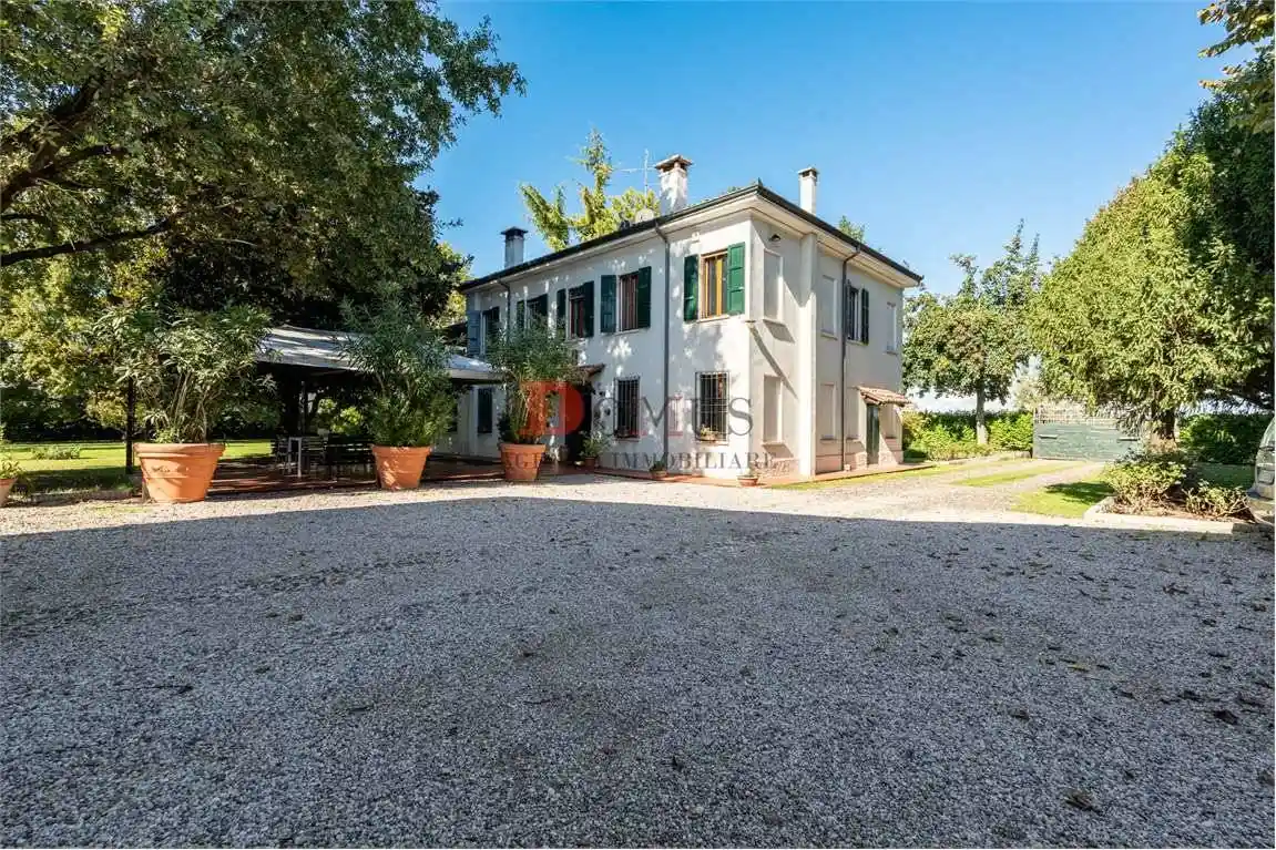 Villa in vendita a Borgo Virgilio