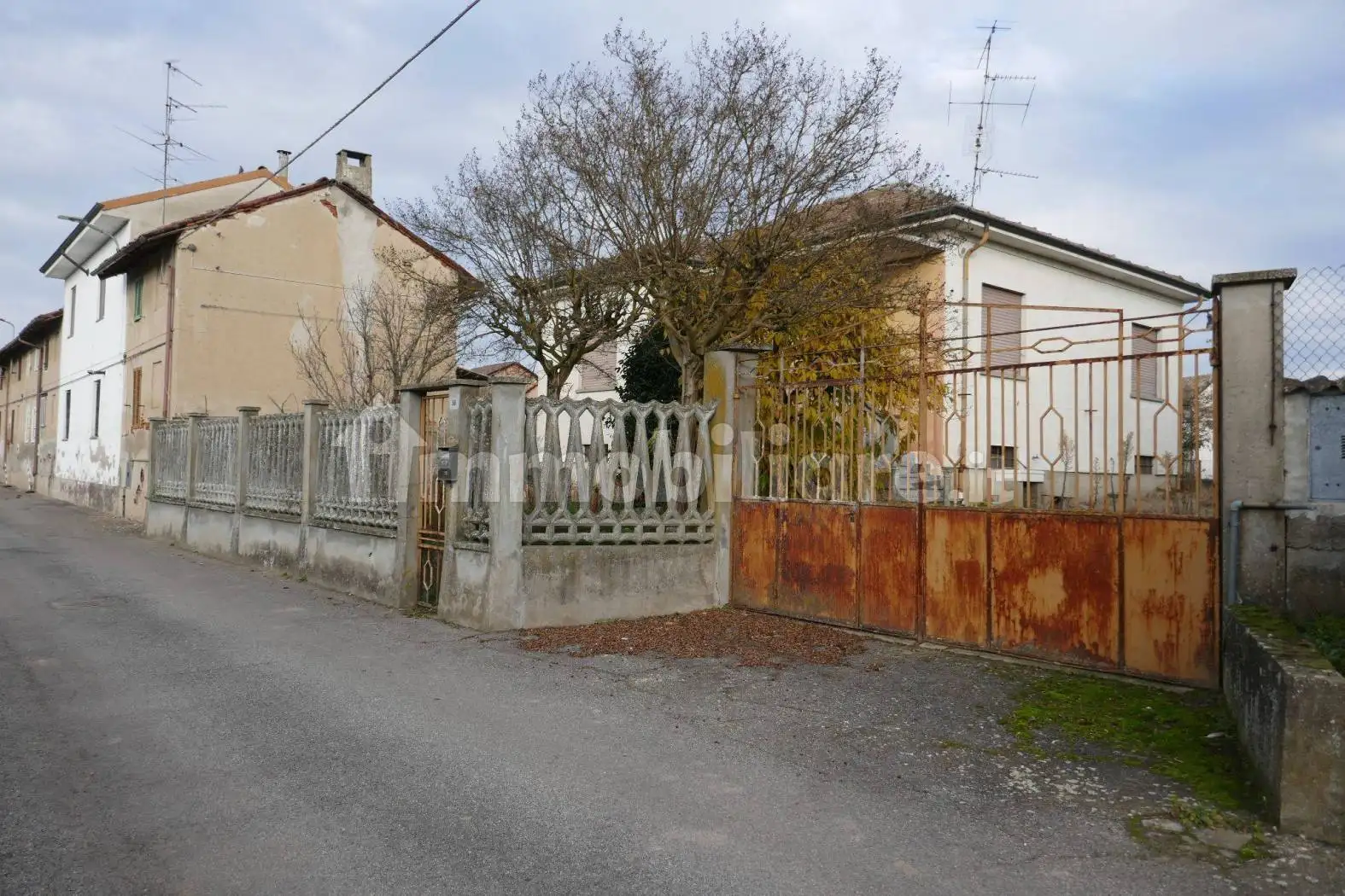 Villa in vendita a Rosasco