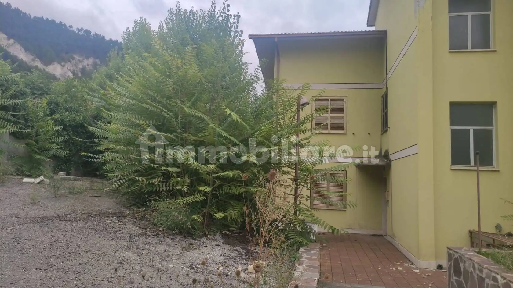 Palazzo - Edificio in vendita a Pizzoli