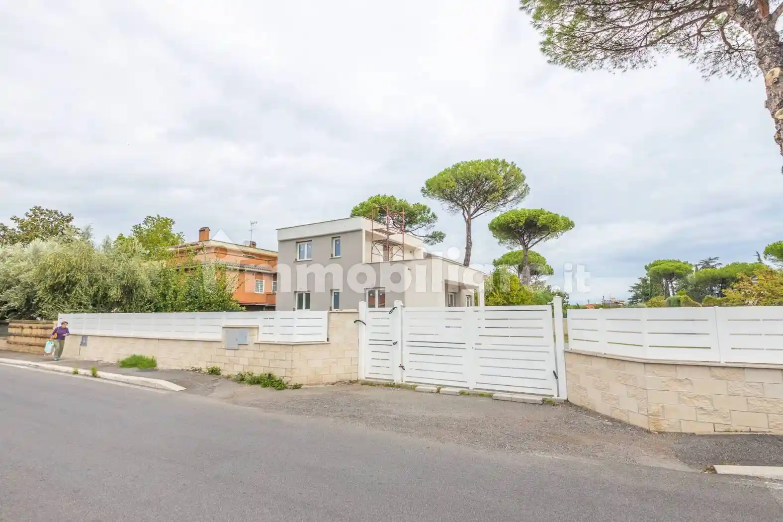 Villa unifamiliare via della Marranella di Marino 94, Morena, Roma - foto 2