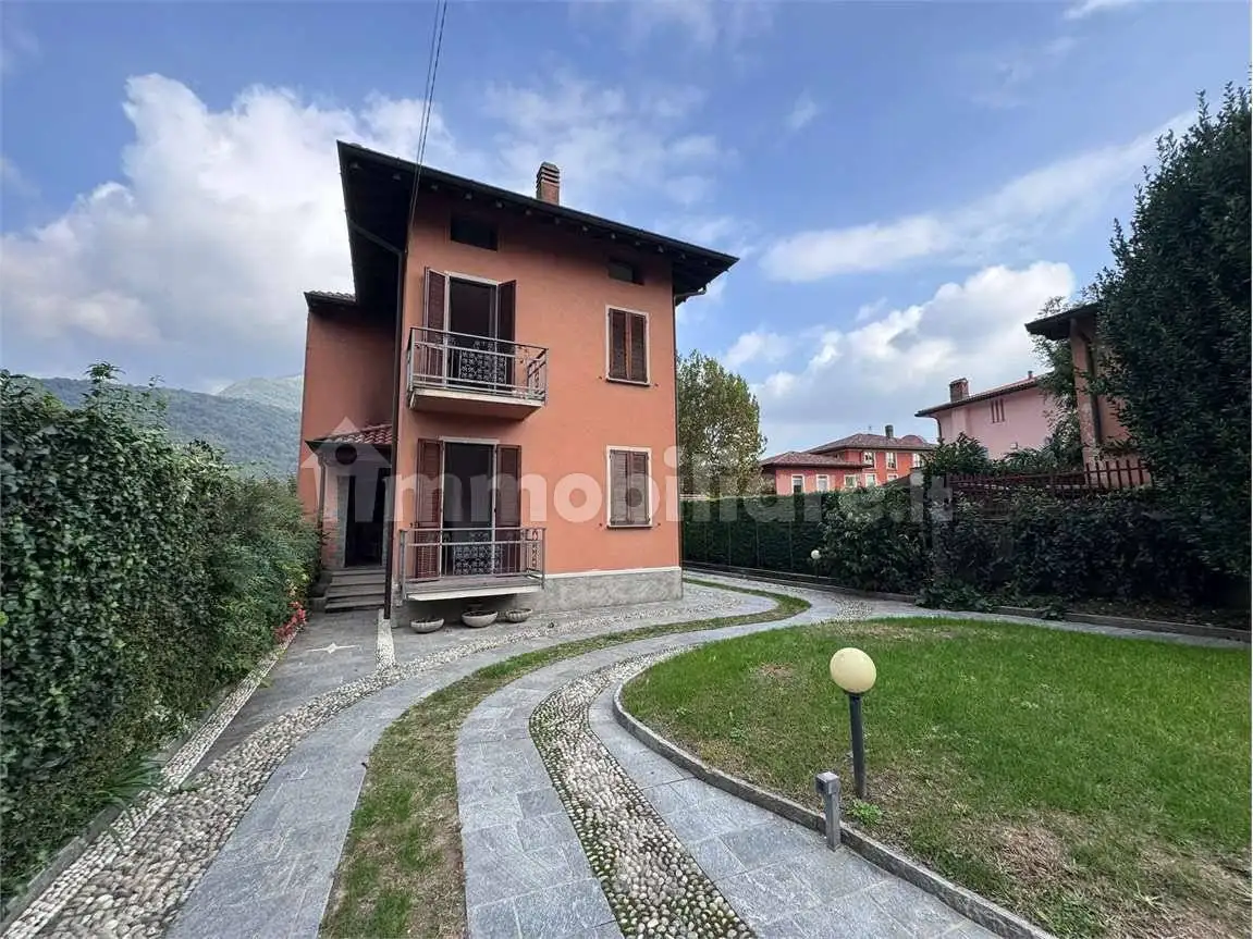 Villa in vendita a Eupilio