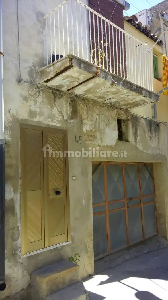 Casa indipendente in vendita a Leonforte