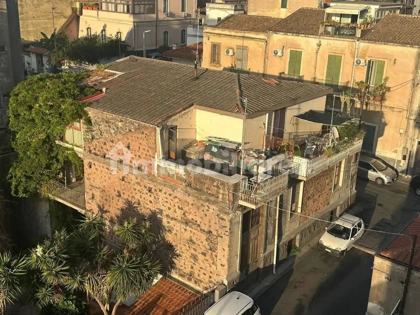 Palazzo - Edificio in vendita a Catania