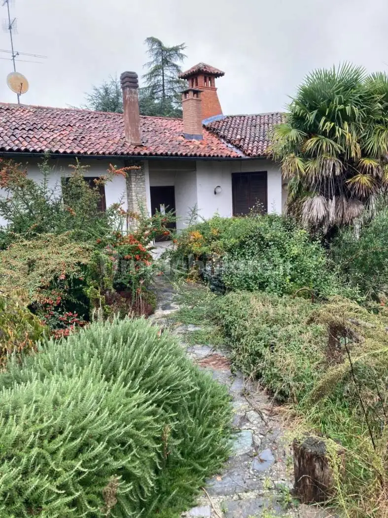 Villa in vendita a Castana