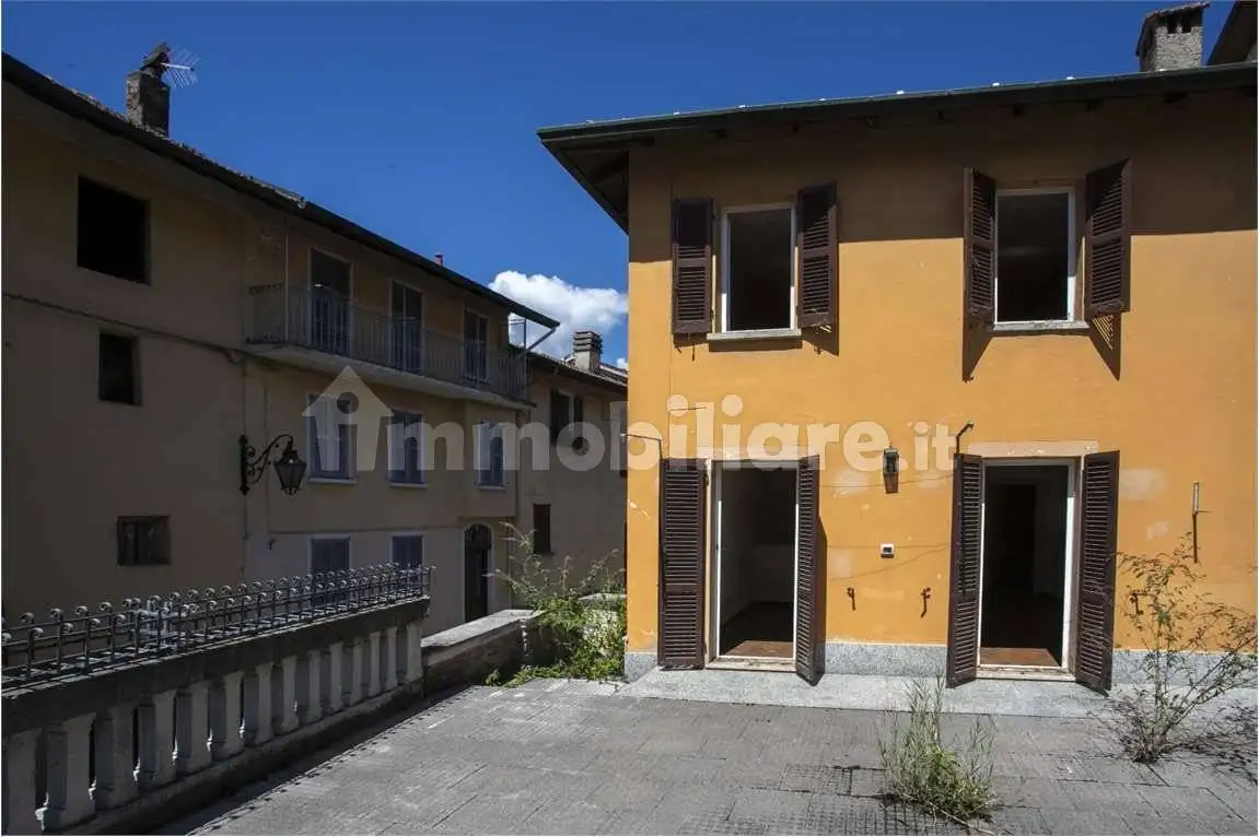 Terratetto unifamiliare 188 m², buono stato, Agra - foto 2