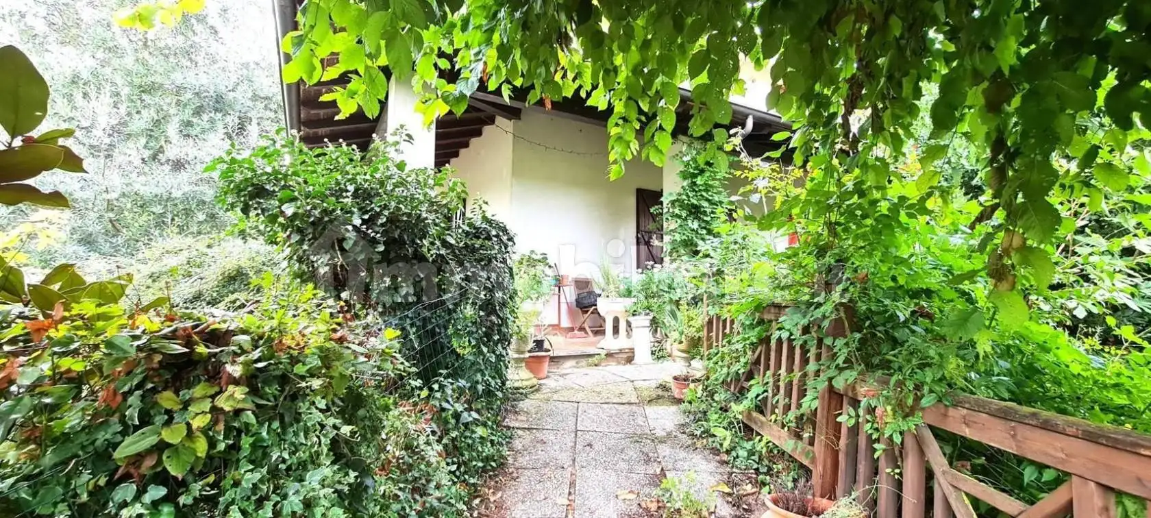 Casa indipendente in vendita a Rocca Susella