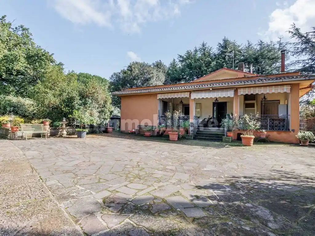Villa in vendita a Viterbo