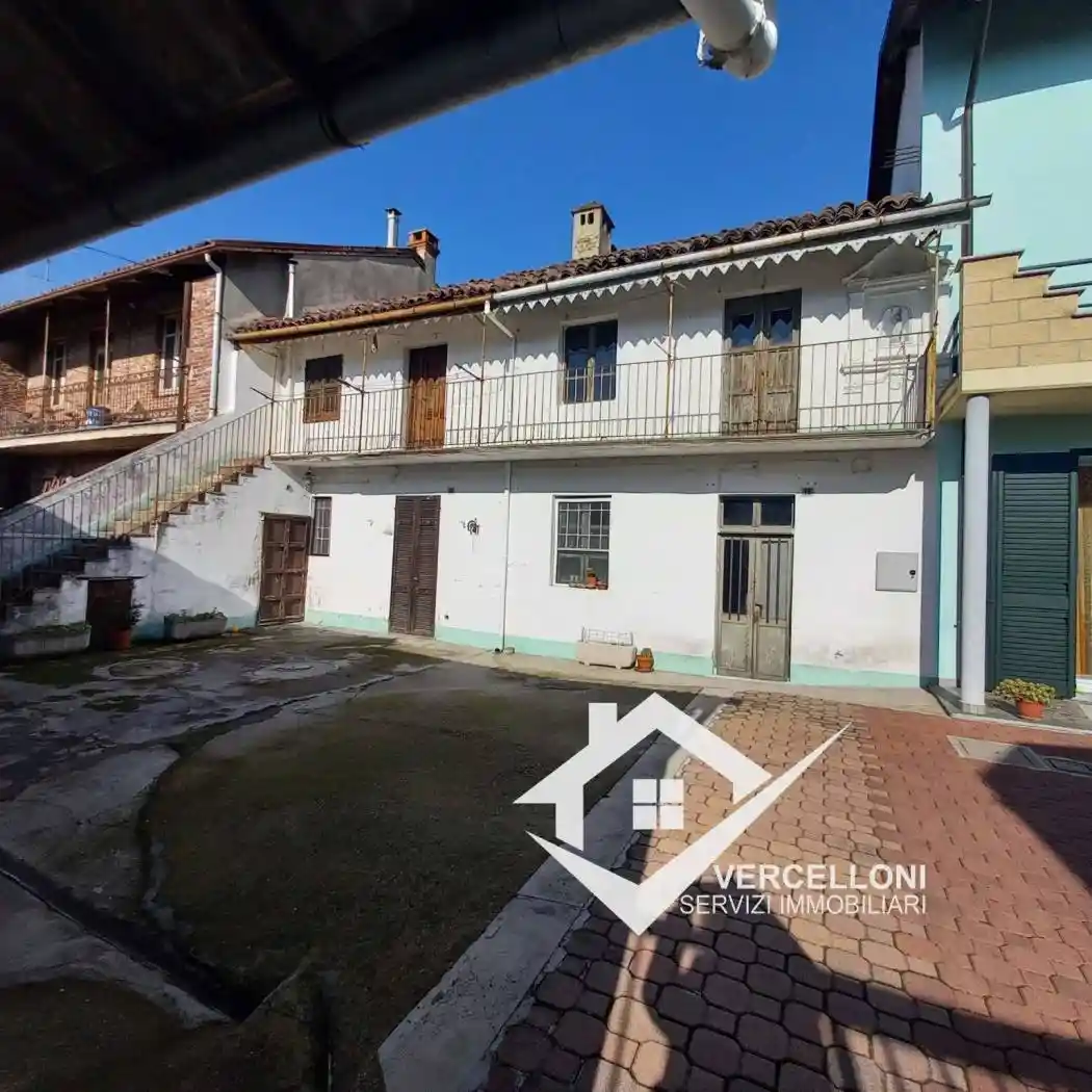 Villa in vendita a Robbio