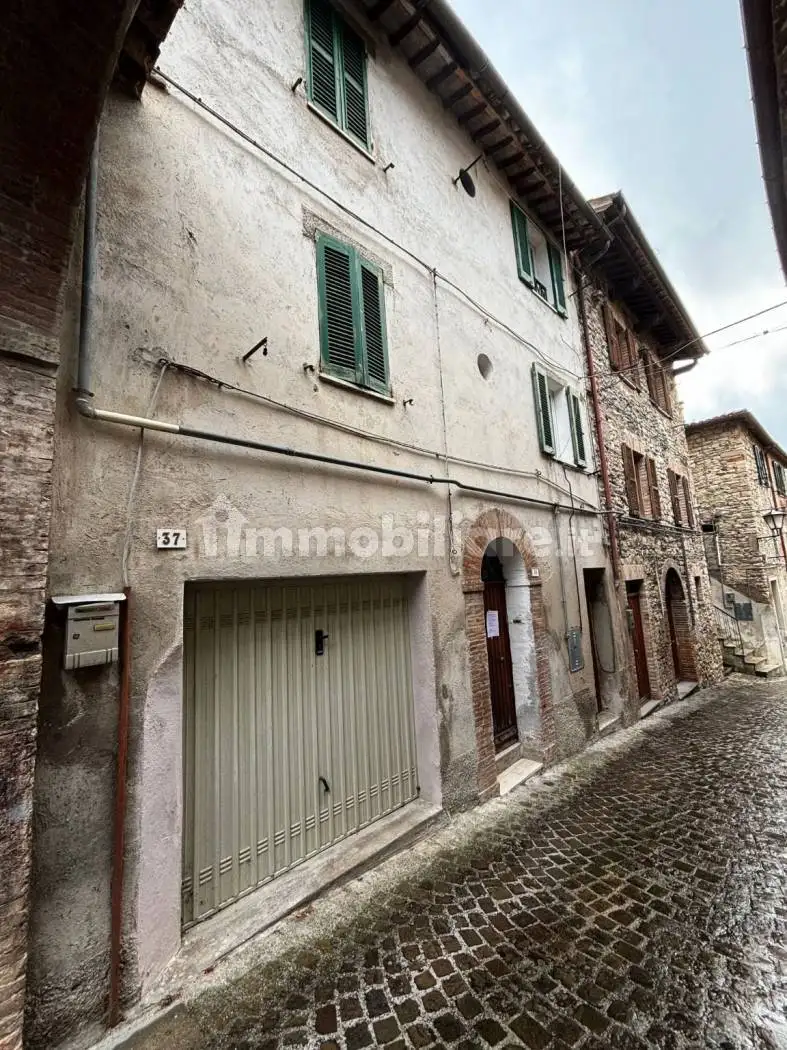 Casa indipendente in vendita a Esanatoglia