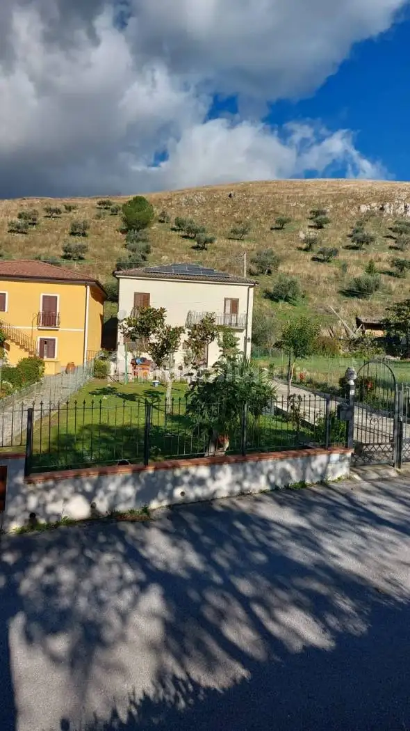 Casa indipendente in affitto a Marsicovetere