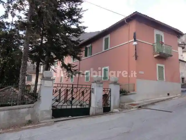 Casa indipendente in vendita a Rieti