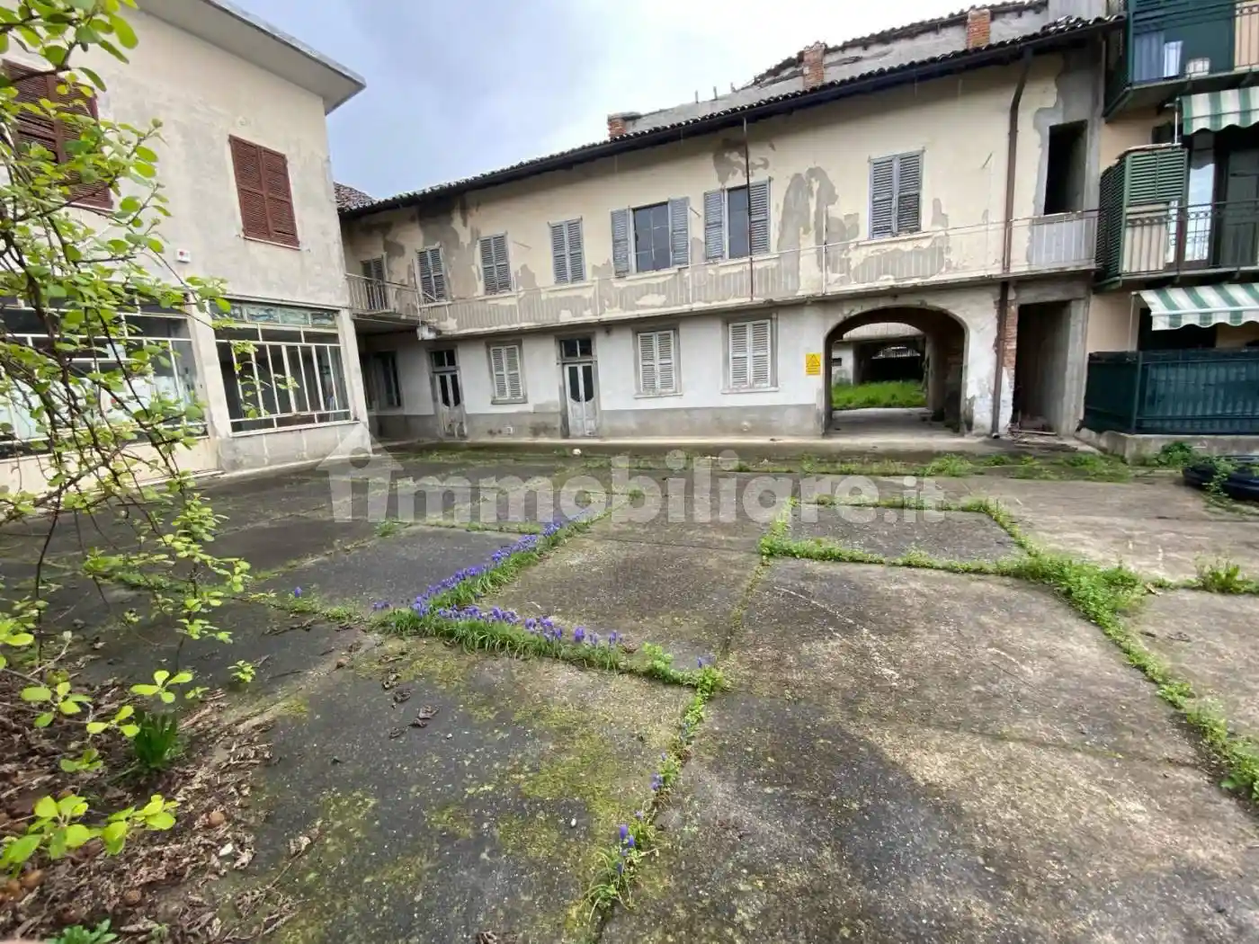 Palazzo - Edificio in vendita a Bottanuco