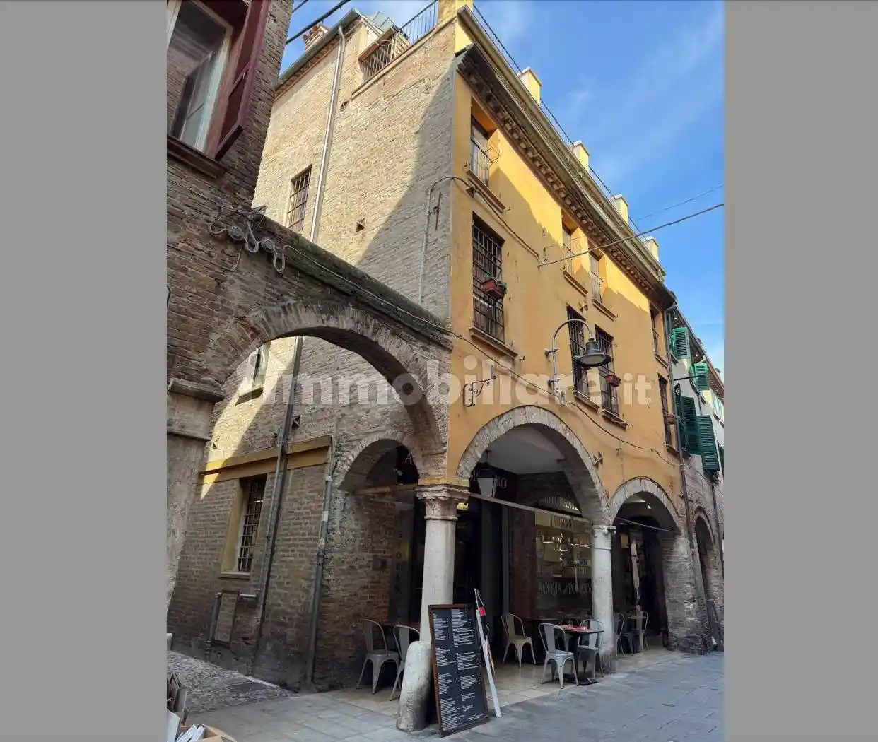Palazzo - Edificio in vendita a Ferrara
