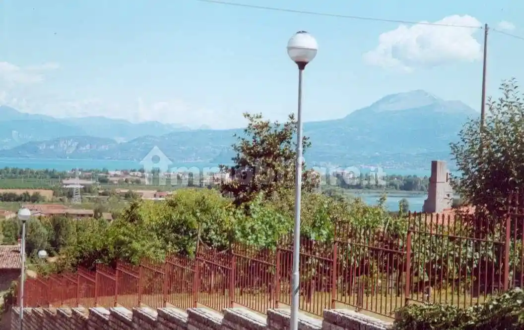 Villa in vendita a Peschiera del Garda