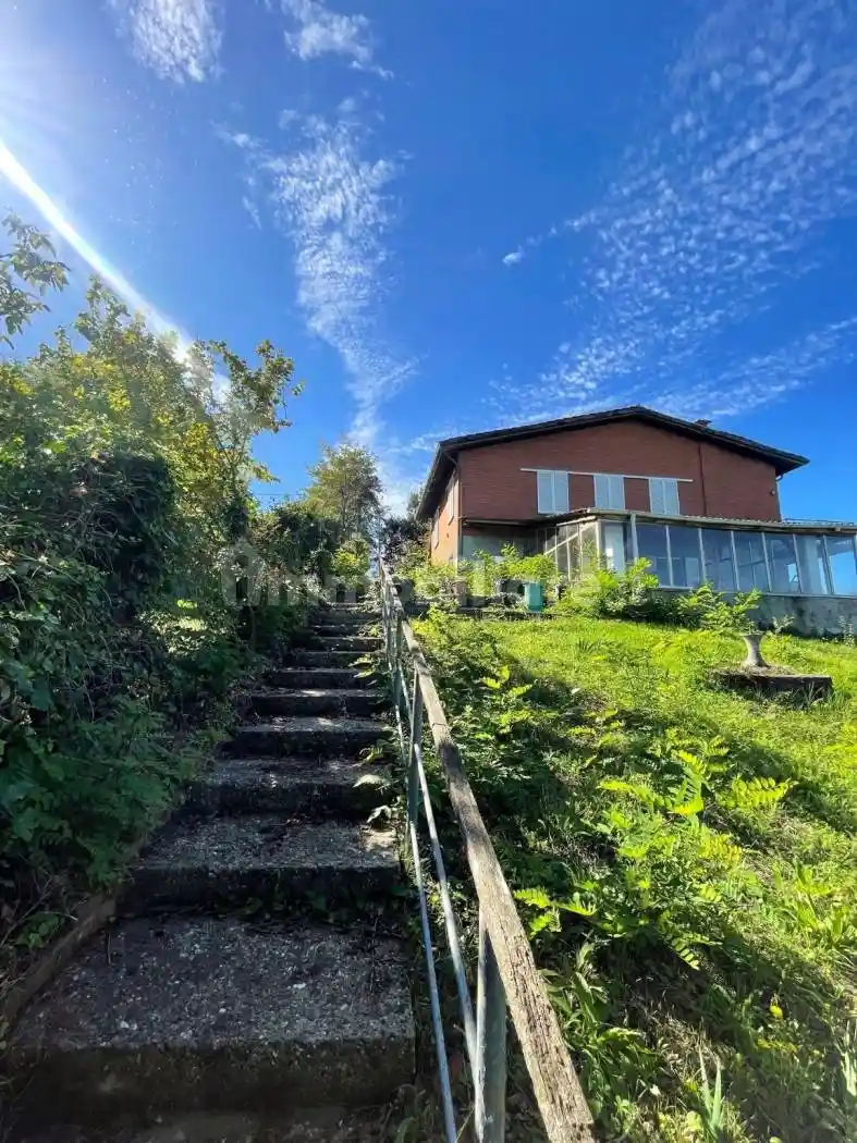 Villa in vendita a Godiasco Salice Terme