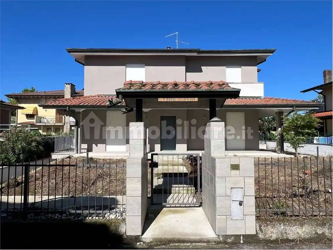 Villa in vendita a Romano di Lombardia
