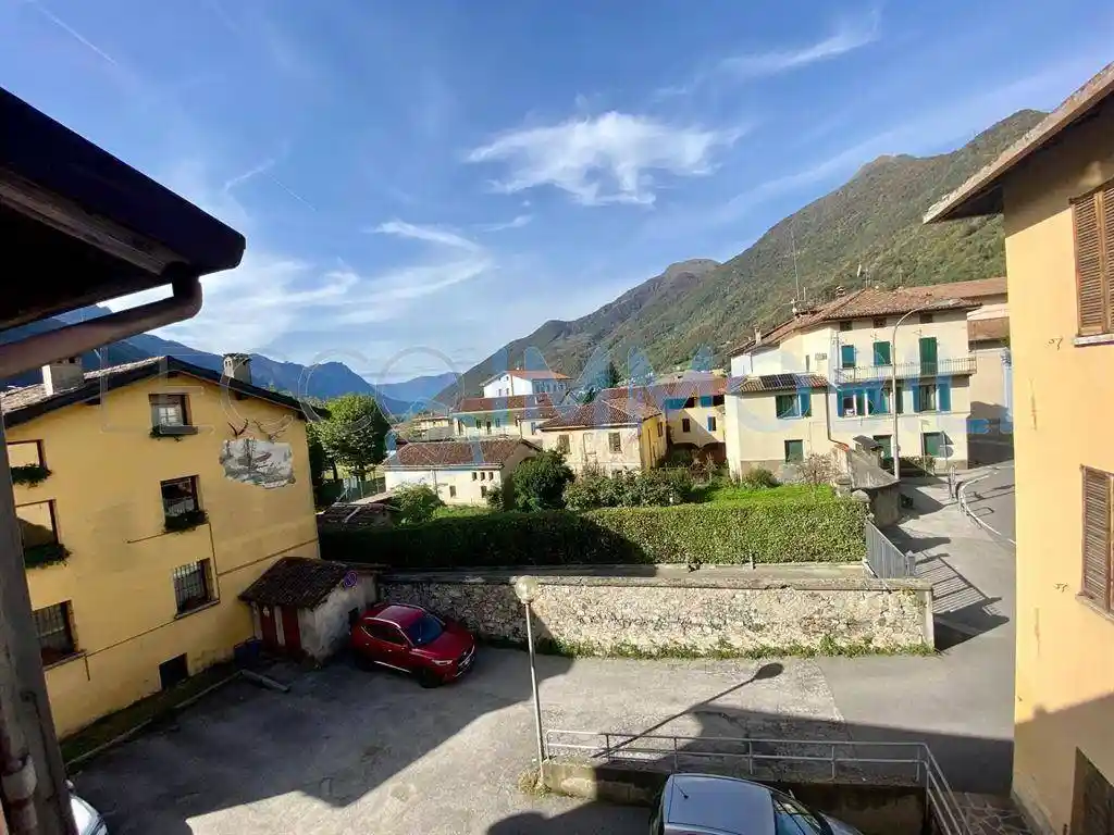 Appartamento in vendita a Introbio