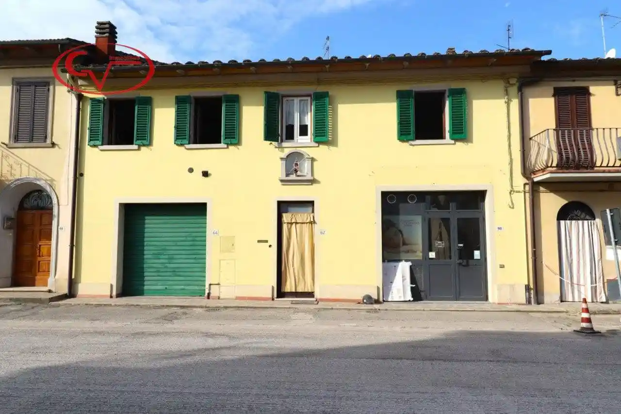 Appartamento in vendita a Bucine