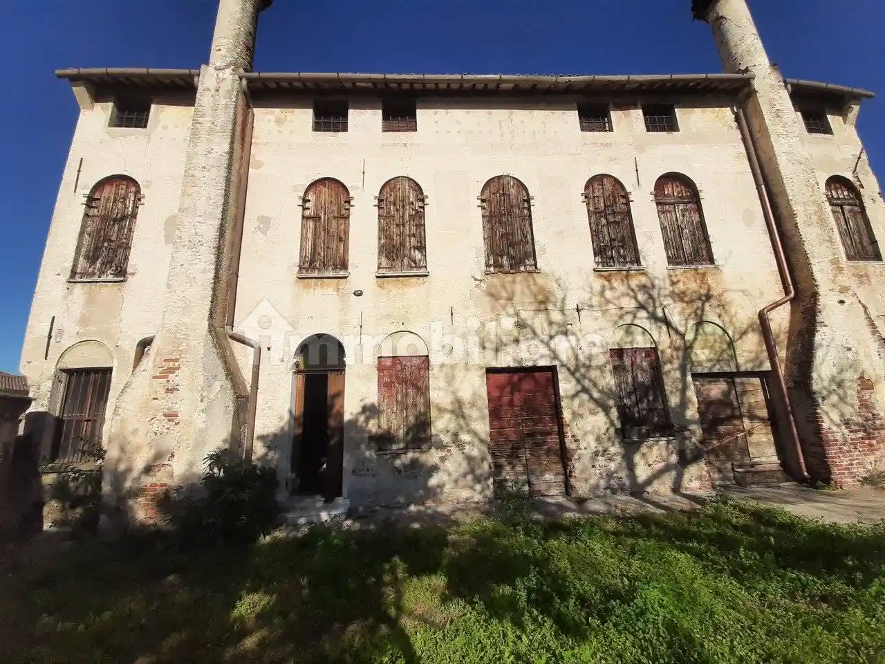 Palazzo - Edificio in vendita a Paese