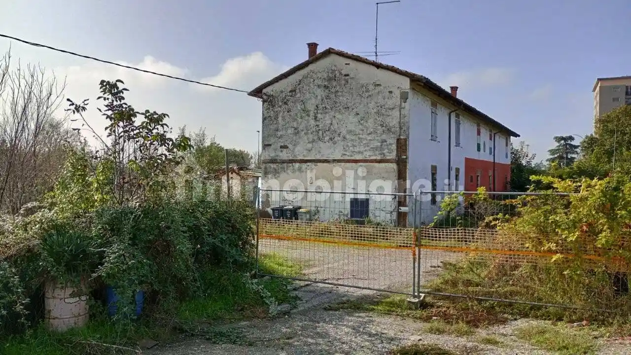 Palazzo - Edificio in vendita a Piacenza