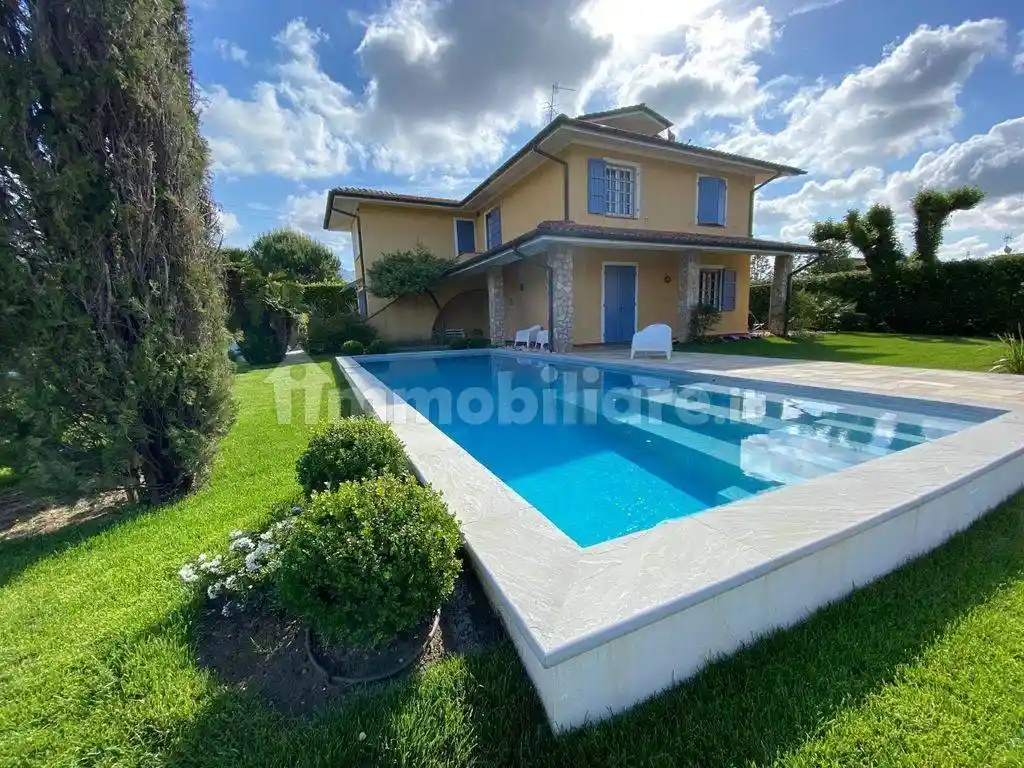 Villa in affitto a Forte dei Marmi