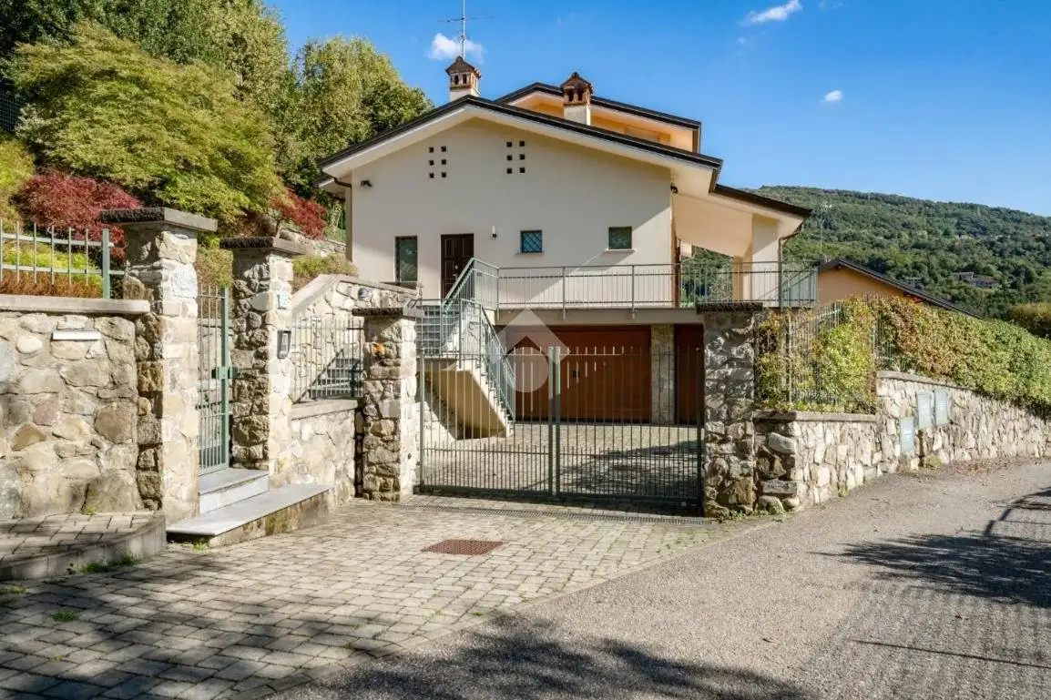 Villa in vendita a Ello