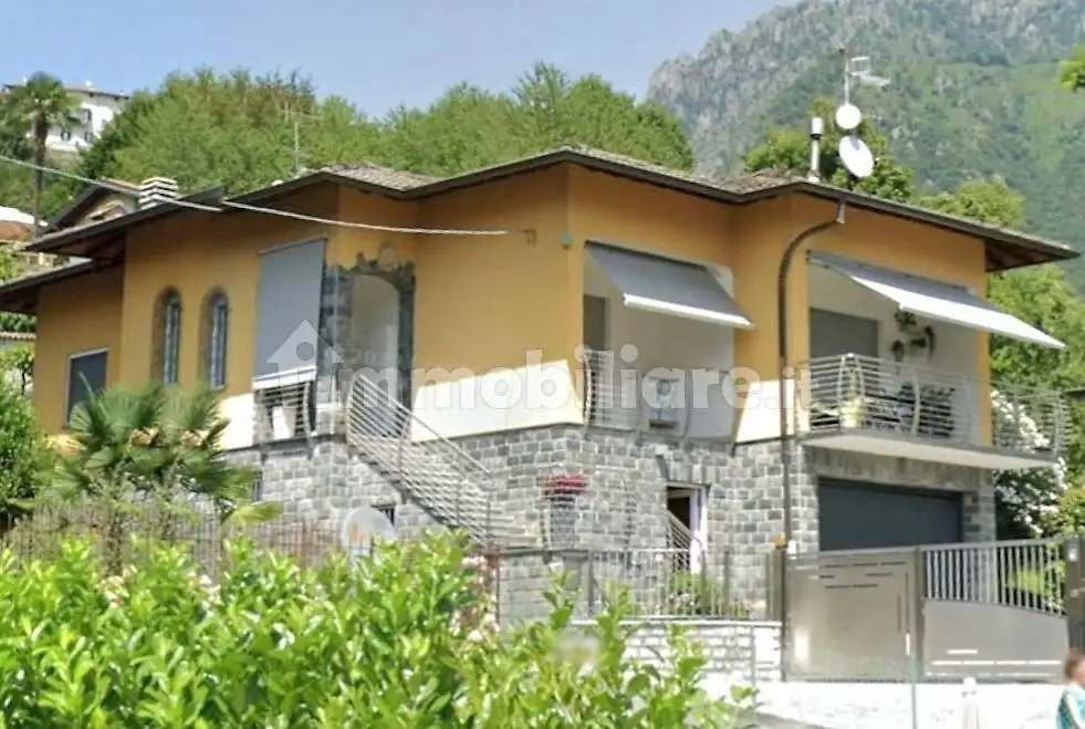 Villa unifamiliare via Carlazzo 9/d, Centro, Corrido