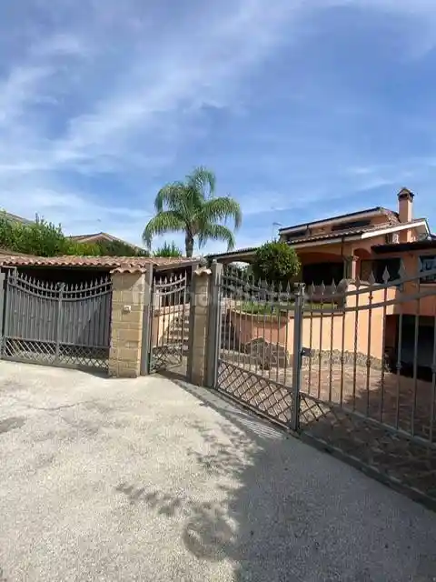 Villa unifamiliare via Afrodite, Colli di Enea - Sedici Pini, Pomezia - foto 2