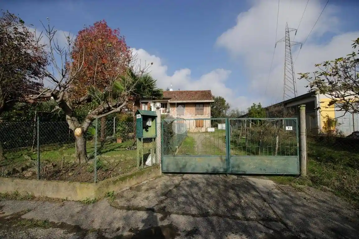 Rustico - Casale in vendita a Lombardore