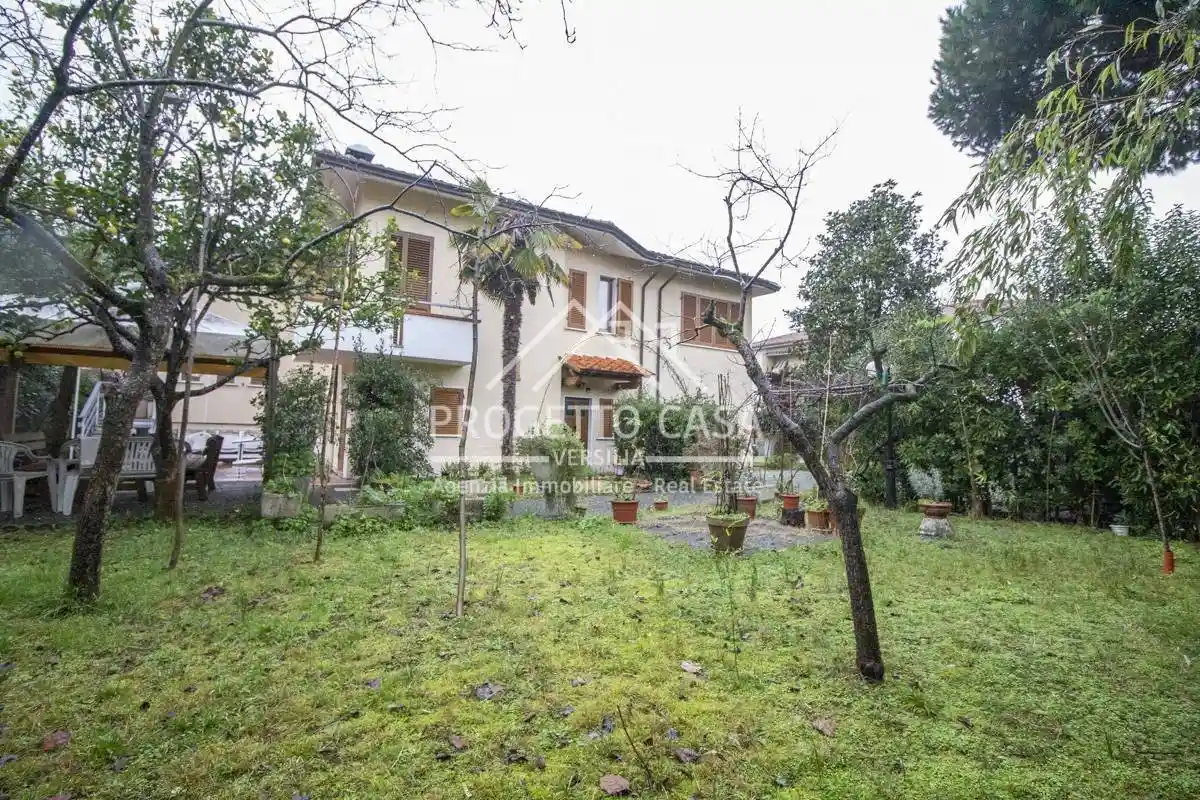 Villa in vendita a Viareggio