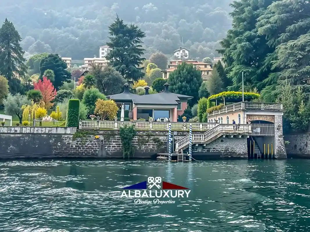 Villa in vendita a Oliveto Lario