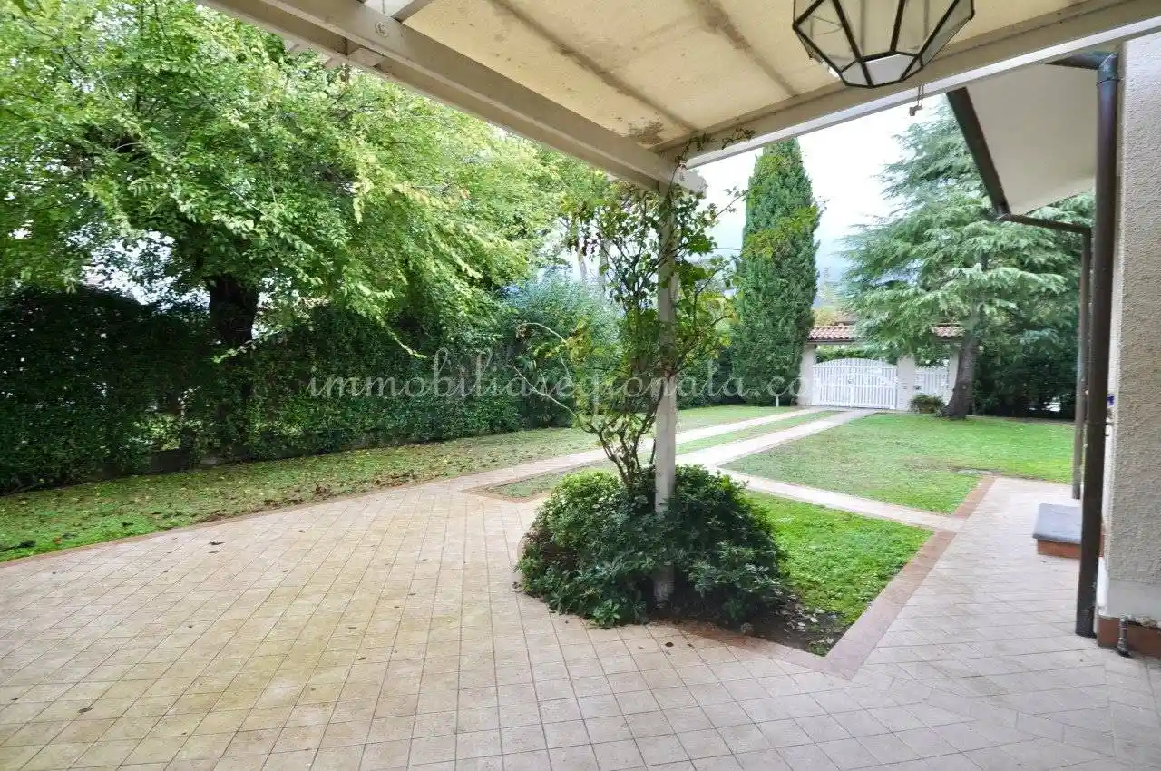 Villa unifamiliare via Caduti sul Lavoro, Caranna, Forte dei Marmi - foto 2