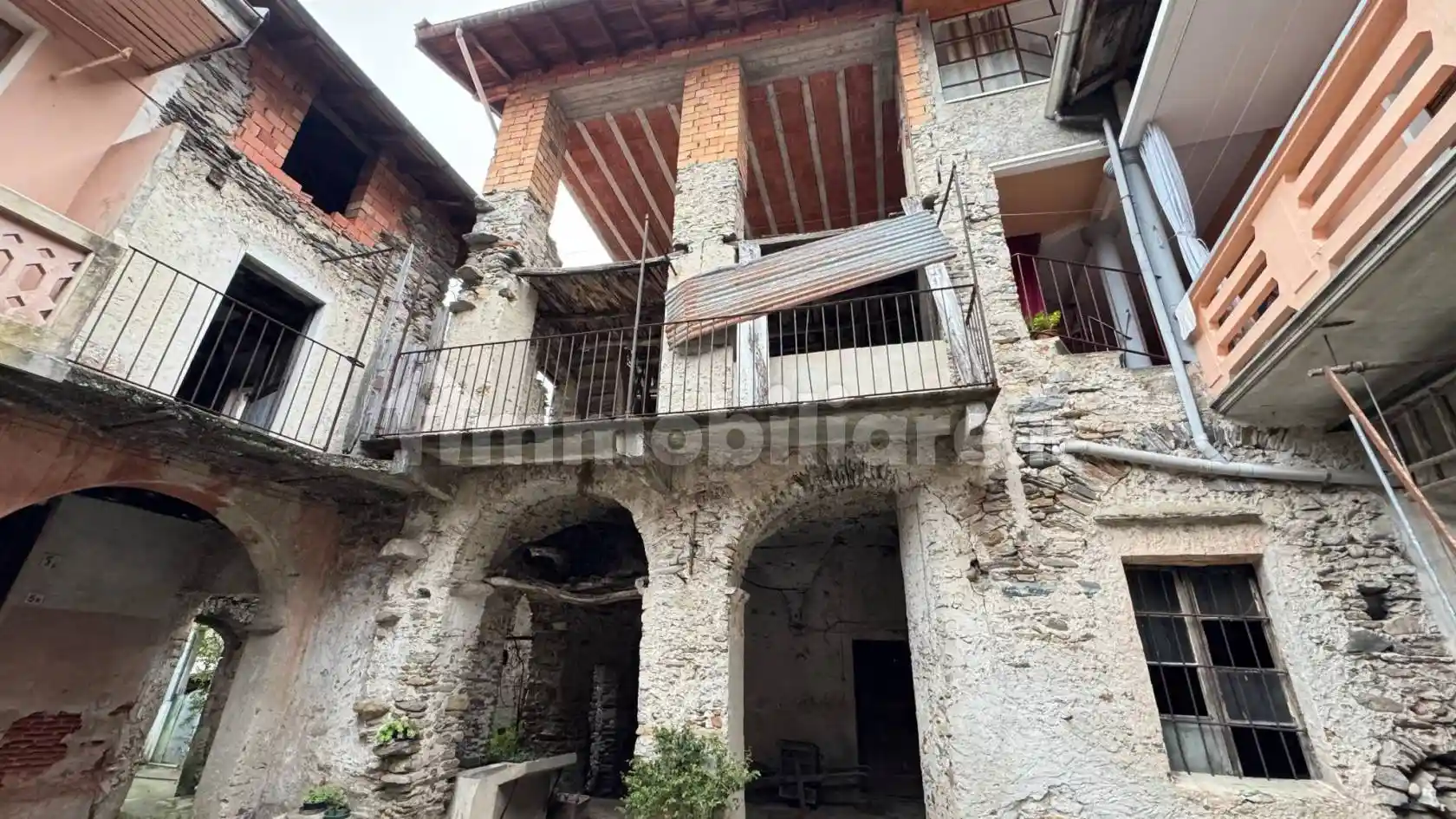 Rustico via San Genesio, Castello, Castelveccana - foto 2