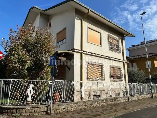 Villa in vendita a Cernusco sul Naviglio