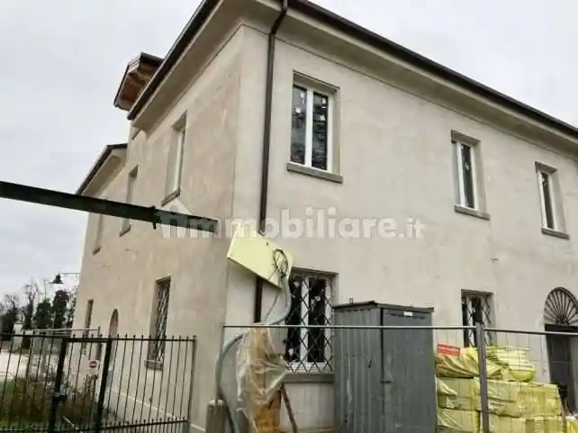 Palazzo - Stabile in vendita a Novi di Modena