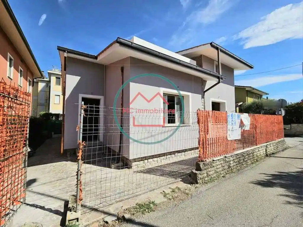 Villa in vendita a Ponte Buggianese