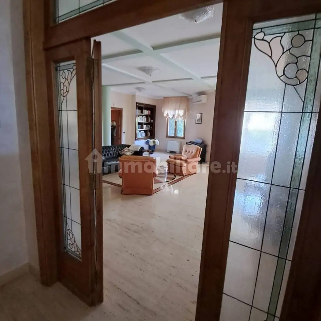 Villa in vendita a Latina