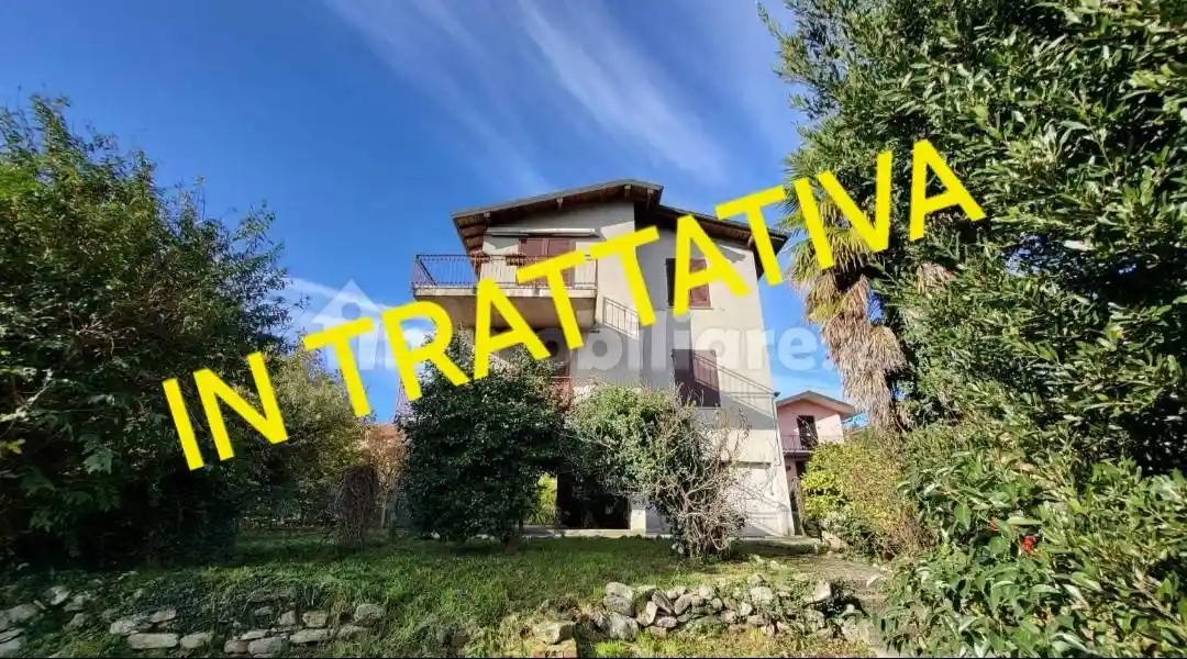 Casa indipendente in vendita a Laveno-Mombello