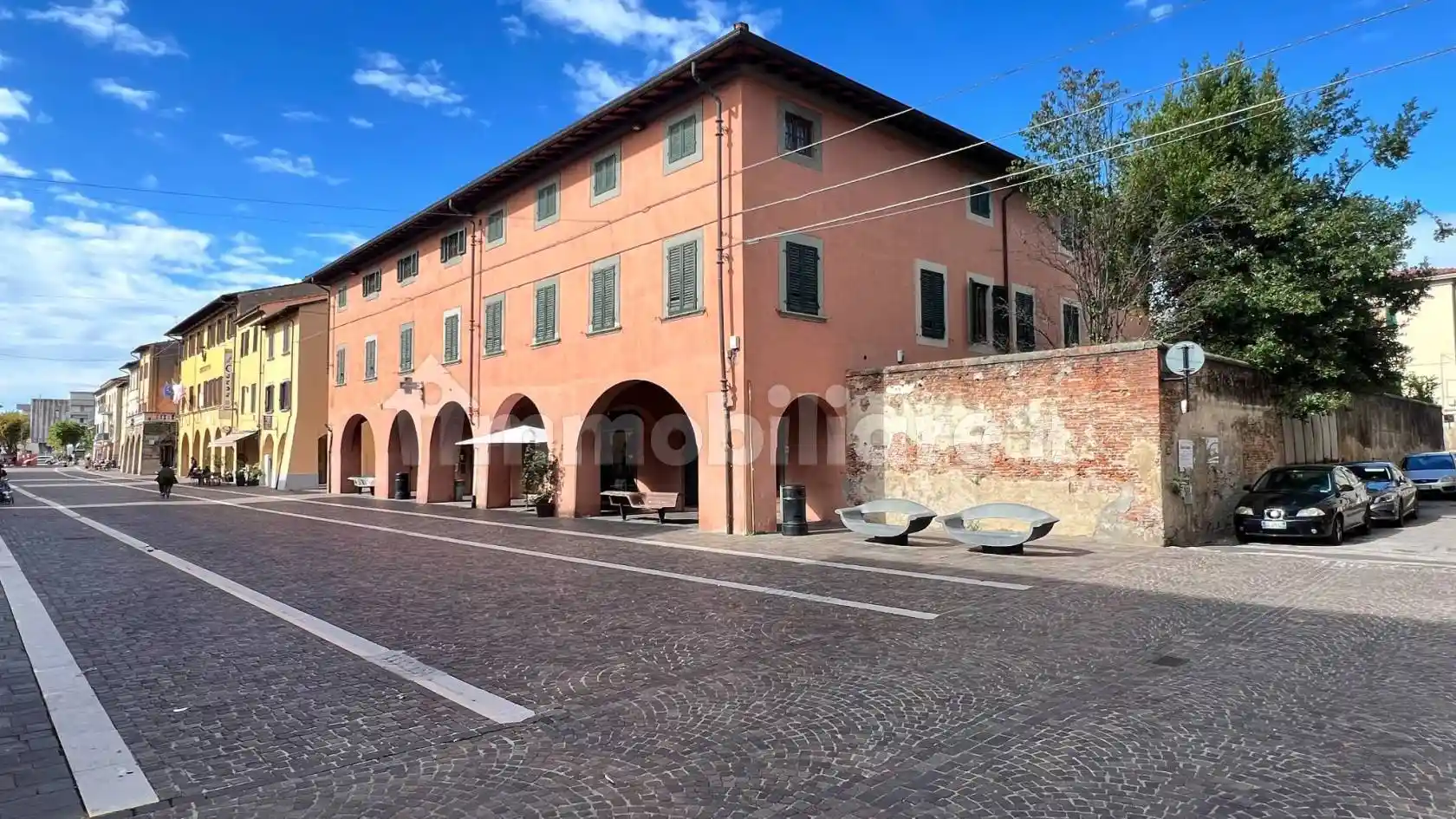 Palazzo - Edificio in vendita a Cascina