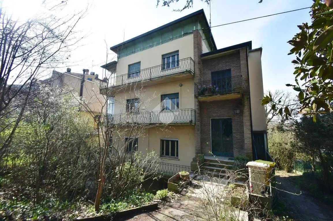 Palazzo - Edificio in vendita a Forlì