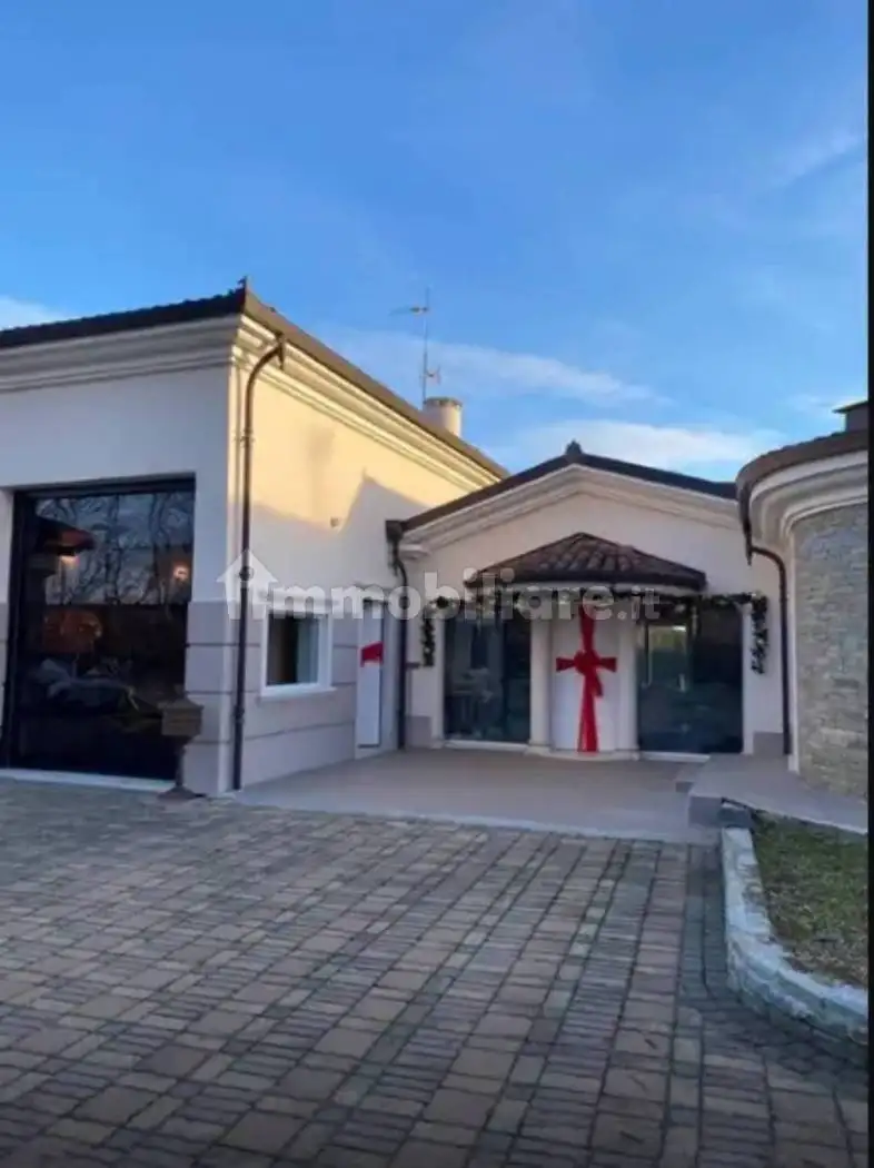 Villa in vendita a Lenta