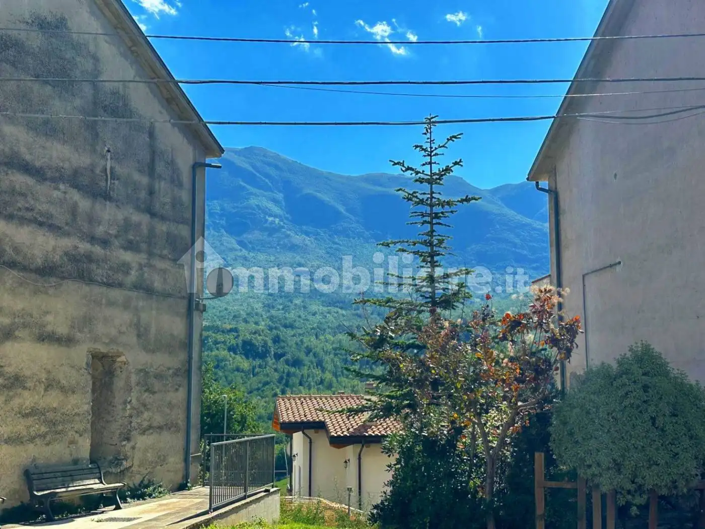 Casa indipendente in vendita a Salle