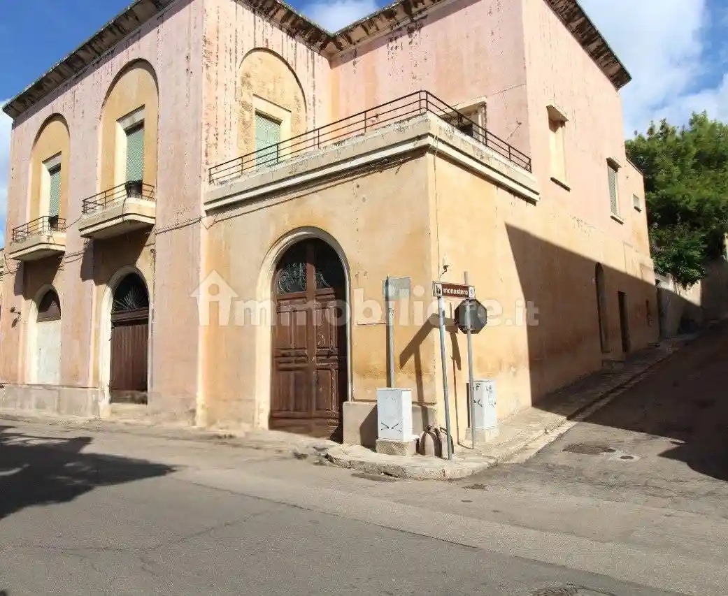 Palazzo - Edificio in vendita a Matino