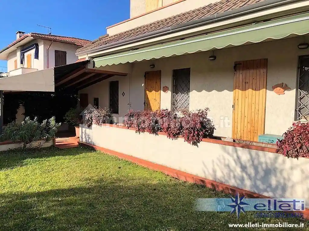 Casa indipendente in vendita a Montignoso