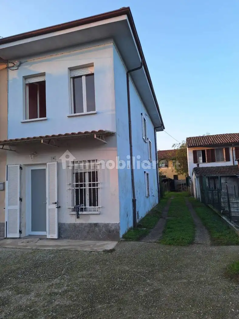 Casa indipendente in vendita a Mezzana Bigli