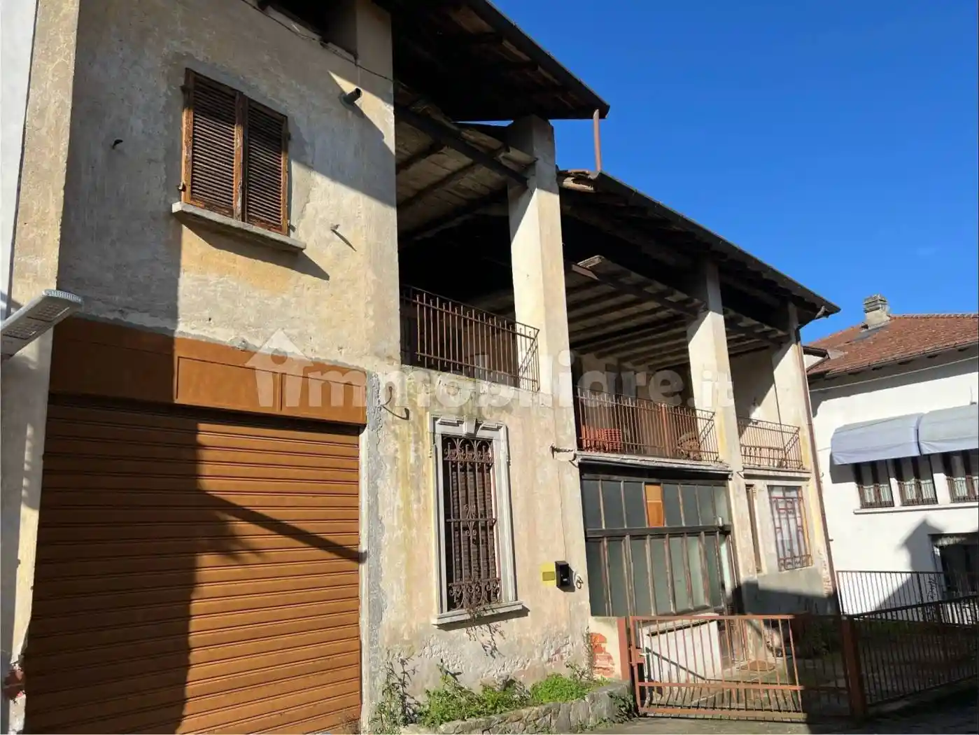 Villa in vendita a Travedona-Monate