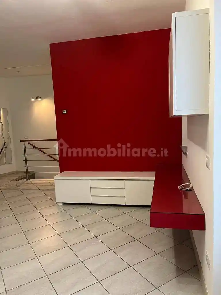 Appartamento in affitto a Vedano Olona