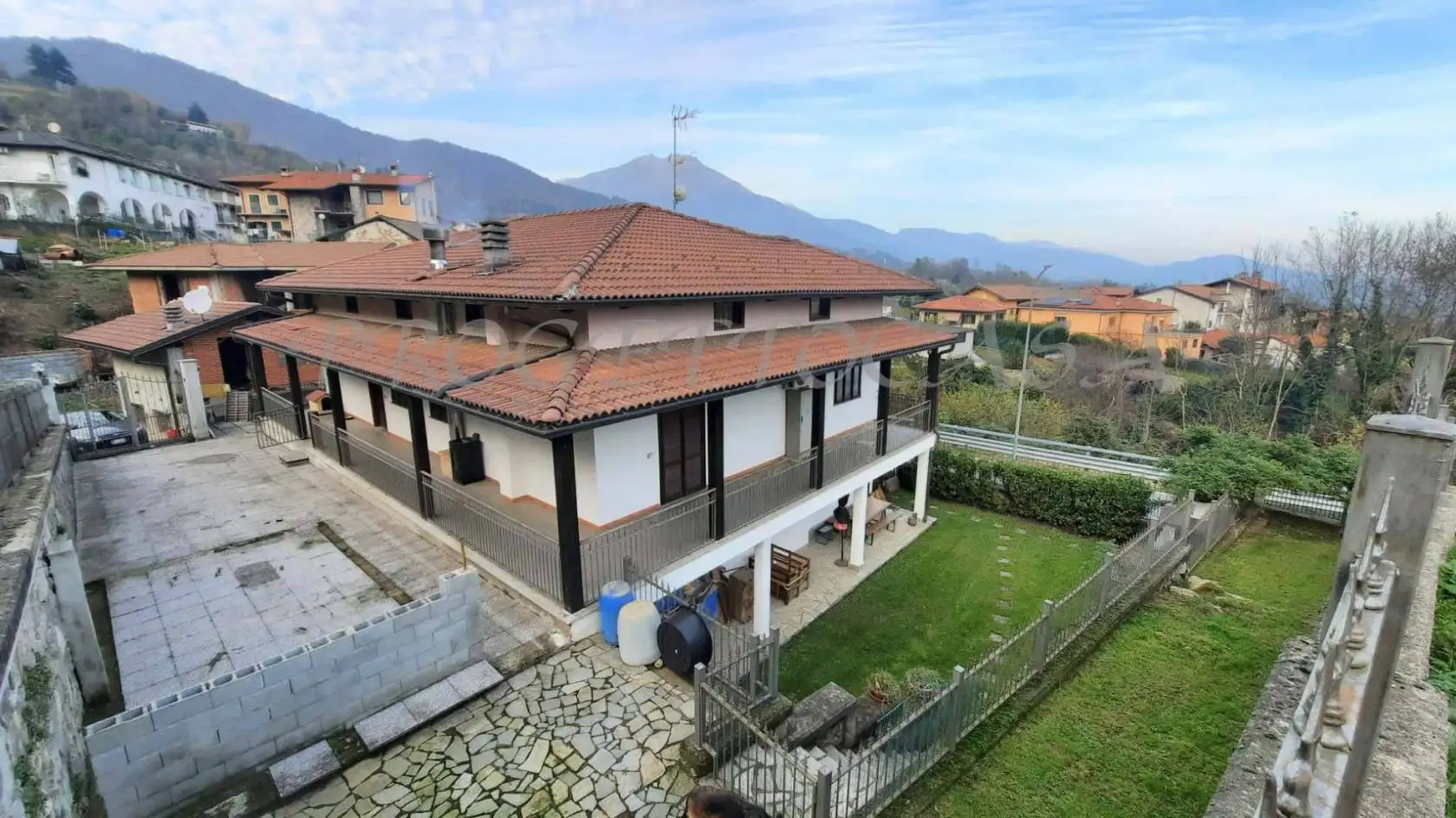 Villa in vendita a San Colombano Belmonte