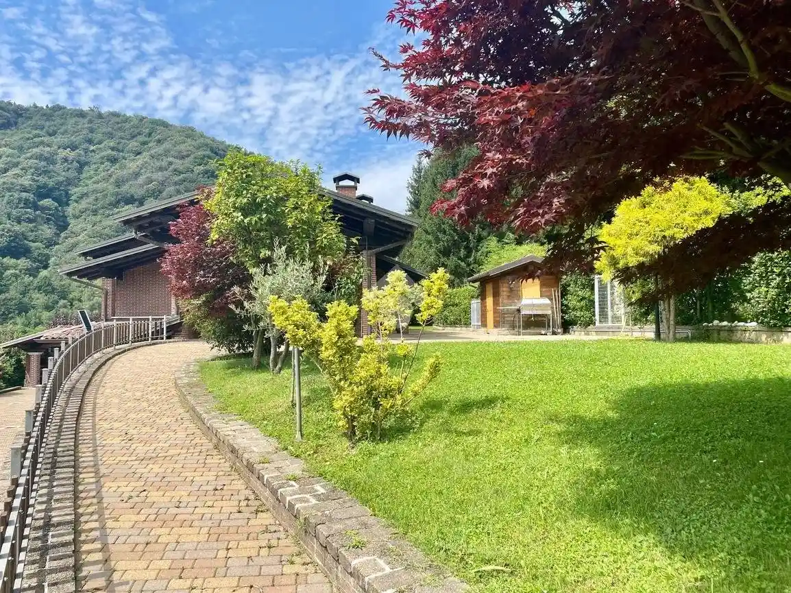 Villa in vendita a Valdilana